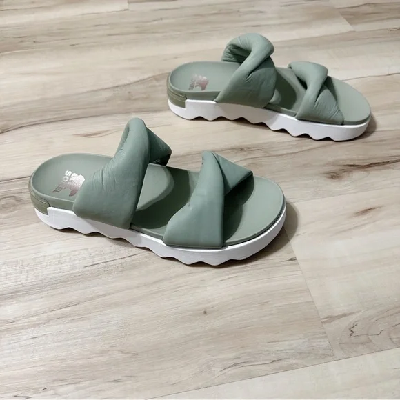 SOREL Viibe™ Twist Slide Sandal in Safari Green Stone Size 12